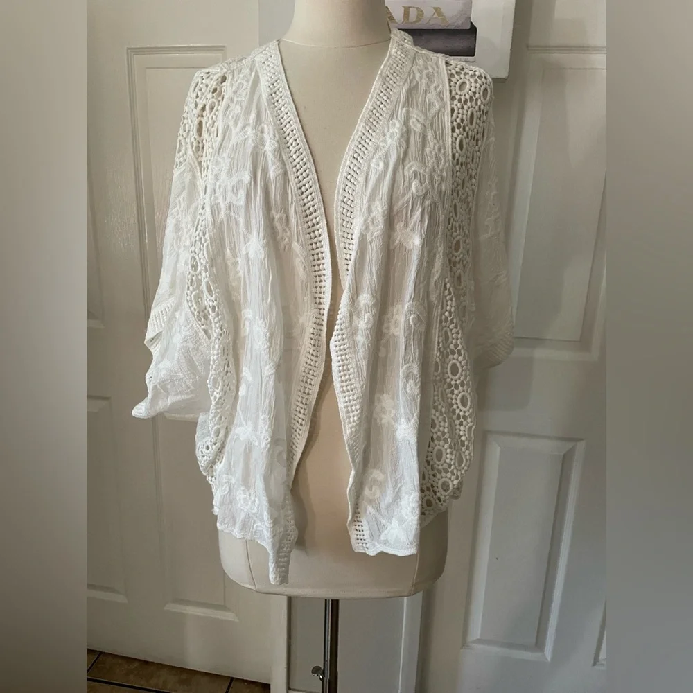 Vince Camuto Lace Crochet Topper size 0S - Picture 4 of 9